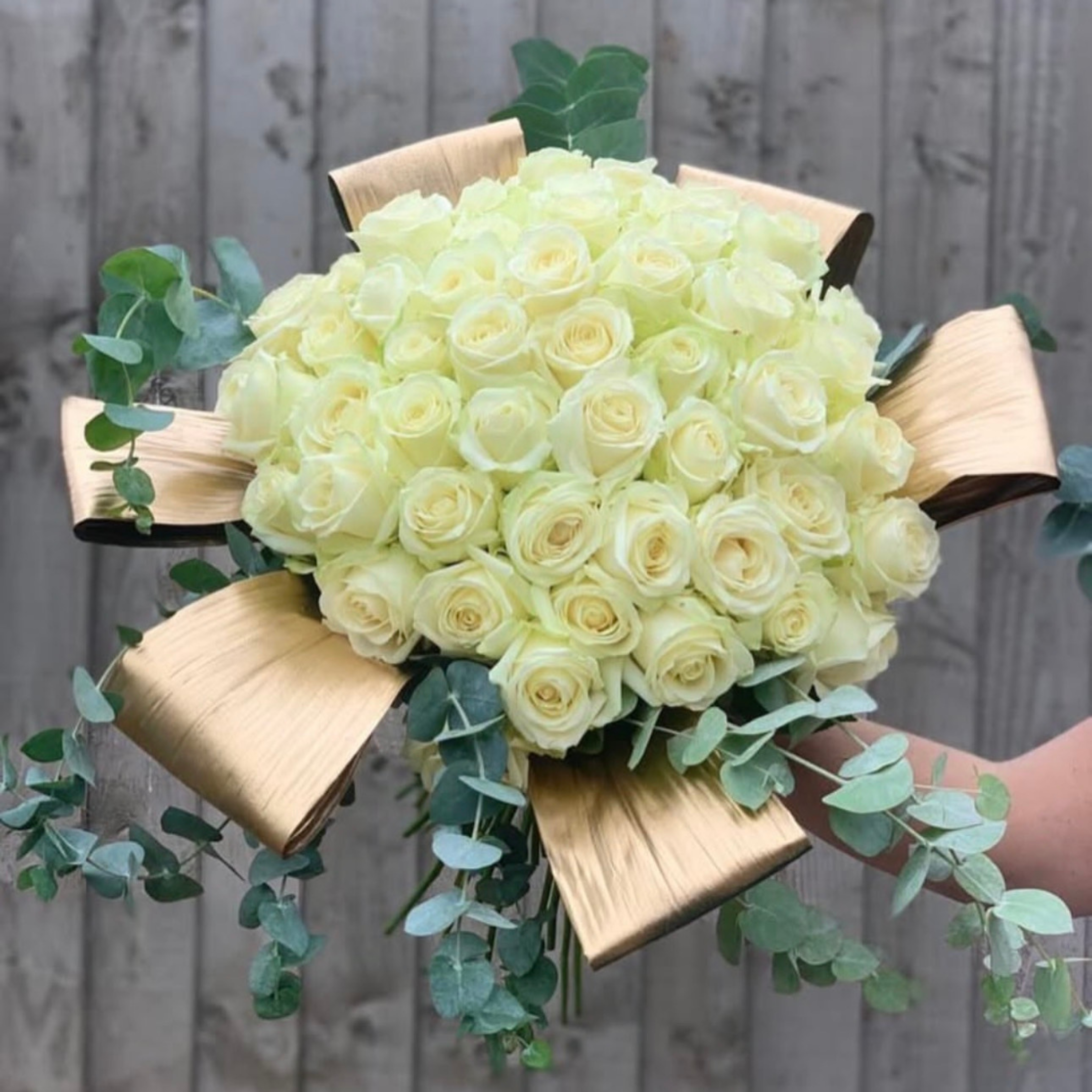 The Luxe Gold Hand-Tie